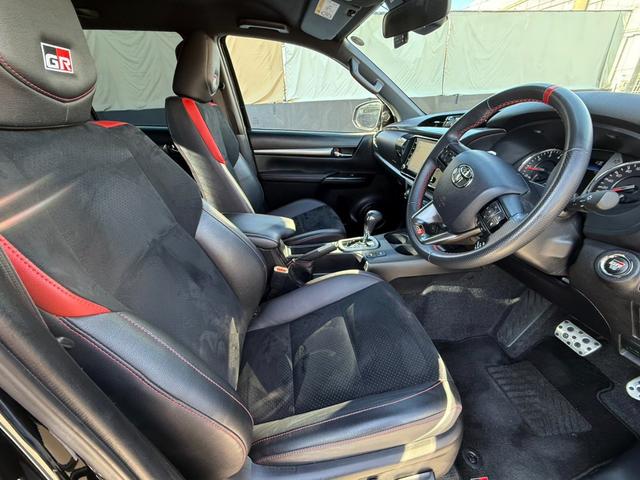 ハイラックス Ｚ　ＧＲスポーツ　９型ＤＡナビ　３６０ビュー　ユーティリティパッケージＡ　Ｔｚ前後ドラレコ　ＥＴＣ　トノカバー　ハーフレザースポーツシート　パワーシート　ＡＣＣ　アルミペダル　１８ＡＷ　ブレーキキャリパー　ソナー　禁煙（34枚目）