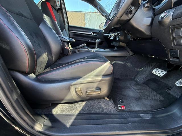 ハイラックス Ｚ　ＧＲスポーツ　９型ＤＡナビ　３６０ビュー　ユーティリティパッケージＡ　Ｔｚ前後ドラレコ　ＥＴＣ　トノカバー　ハーフレザースポーツシート　パワーシート　ＡＣＣ　アルミペダル　１８ＡＷ　ブレーキキャリパー　ソナー　禁煙（35枚目）