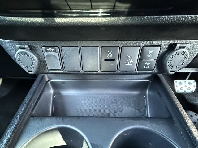 ハイラックス Ｚ　ＧＲスポーツ　９型ＤＡナビ　３６０ビュー　ユーティリティパッケージＡ　Ｔｚ前後ドラレコ　ＥＴＣ　トノカバー　ハーフレザースポーツシート　パワーシート　ＡＣＣ　アルミペダル　１８ＡＷ　ブレーキキャリパー　ソナー　禁煙（49枚目）