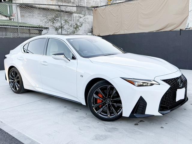 ＩＳ ＩＳ３００ｈ　Ｆスポーツ　ムーンルーフ　革スポーツシートセット　３眼フルＬＥＤヘッドランプ　パノラマビューモニター　オレンジキャリパー　ワンオーナー　禁煙車　ミラー型ドラレコ　ＥＴＣ２．０　ベンチレーション（2枚目）