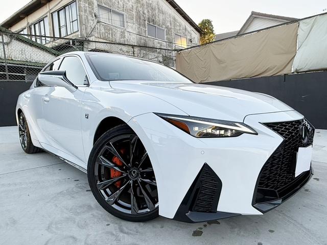 ＩＳ ＩＳ３００ｈ　Ｆスポーツ　ムーンルーフ　革スポーツシートセット　３眼フルＬＥＤヘッドランプ　パノラマビューモニター　オレンジキャリパー　ワンオーナー　禁煙車　ミラー型ドラレコ　ＥＴＣ２．０　ベンチレーション（3枚目）