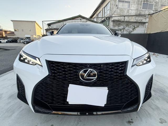 ＩＳ ＩＳ３００ｈ　Ｆスポーツ　ムーンルーフ　革スポーツシートセット　３眼フルＬＥＤヘッドランプ　パノラマビューモニター　オレンジキャリパー　ワンオーナー　禁煙車　ミラー型ドラレコ　ＥＴＣ２．０　ベンチレーション（6枚目）