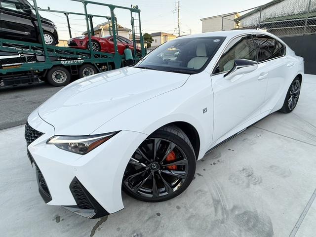 ＩＳ ＩＳ３００ｈ　Ｆスポーツ　ムーンルーフ　革スポーツシートセット　３眼フルＬＥＤヘッドランプ　パノラマビューモニター　オレンジキャリパー　ワンオーナー　禁煙車　ミラー型ドラレコ　ＥＴＣ２．０　ベンチレーション（8枚目）