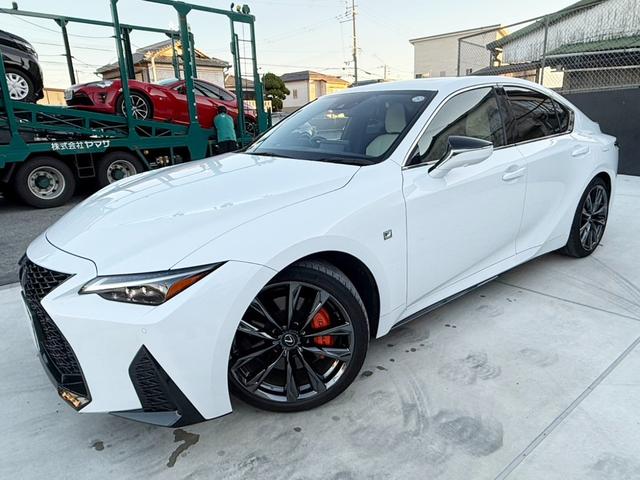 ＩＳ ＩＳ３００ｈ　Ｆスポーツ　ムーンルーフ　革スポーツシートセット　３眼フルＬＥＤヘッドランプ　パノラマビューモニター　オレンジキャリパー　ワンオーナー　禁煙車　ミラー型ドラレコ　ＥＴＣ２．０　ベンチレーション（9枚目）