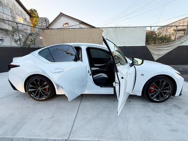 ＩＳ ＩＳ３００ｈ　Ｆスポーツ　ムーンルーフ　革スポーツシートセット　３眼フルＬＥＤヘッドランプ　パノラマビューモニター　オレンジキャリパー　ワンオーナー　禁煙車　ミラー型ドラレコ　ＥＴＣ２．０　ベンチレーション（16枚目）