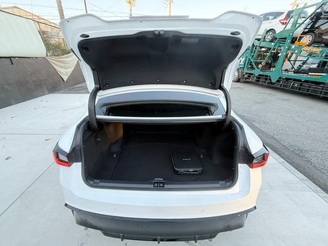 ＩＳ ＩＳ３００ｈ　Ｆスポーツ　ムーンルーフ　革スポーツシートセット　３眼フルＬＥＤヘッドランプ　パノラマビューモニター　オレンジキャリパー　ワンオーナー　禁煙車　ミラー型ドラレコ　ＥＴＣ２．０　ベンチレーション（25枚目）