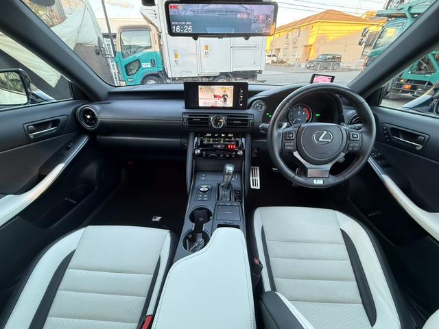 ＩＳ ＩＳ３００ｈ　Ｆスポーツ　ムーンルーフ　革スポーツシートセット　３眼フルＬＥＤヘッドランプ　パノラマビューモニター　オレンジキャリパー　ワンオーナー　禁煙車　ミラー型ドラレコ　ＥＴＣ２．０　ベンチレーション（28枚目）
