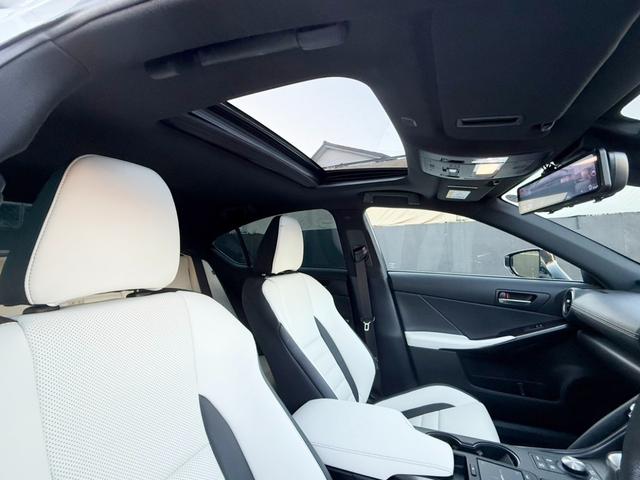 ＩＳ ＩＳ３００ｈ　Ｆスポーツ　ムーンルーフ　革スポーツシートセット　３眼フルＬＥＤヘッドランプ　パノラマビューモニター　オレンジキャリパー　ワンオーナー　禁煙車　ミラー型ドラレコ　ＥＴＣ２．０　ベンチレーション（39枚目）