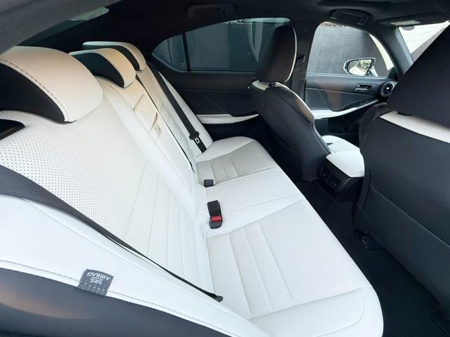 ＩＳ ＩＳ３００ｈ　Ｆスポーツ　ムーンルーフ　革スポーツシートセット　３眼フルＬＥＤヘッドランプ　パノラマビューモニター　オレンジキャリパー　ワンオーナー　禁煙車　ミラー型ドラレコ　ＥＴＣ２．０　ベンチレーション（42枚目）