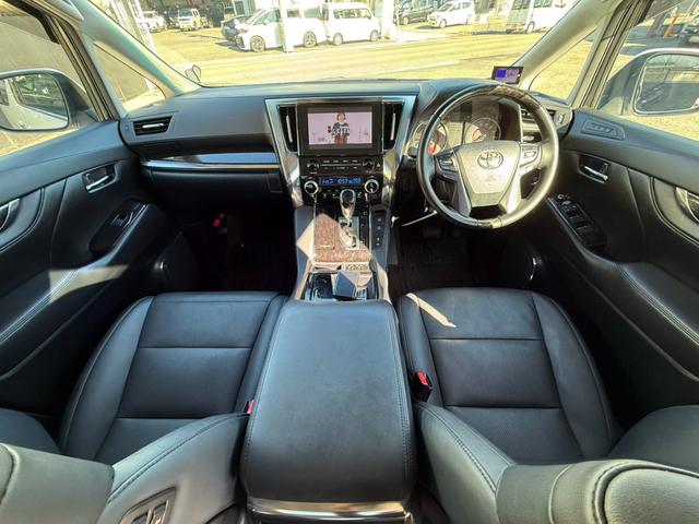 アルファード 2.5S Cパッケージ ムーンルーフ 純正後席モニター デジタルミラー BSM 9型DAナビTV 3眼LED ETC 前後ドラレコ パワートランク 合皮シート 快適温熱シート パワーシート ステアヒーター 前後左右独立AAC(3枚目)