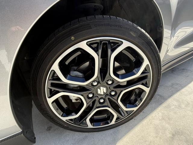 スイフトスポーツ ベースグレード　純正８型ナビＴＶ　全方位モニター　セーフティサポート　ＢＳＭ　運転席シートヒーター　１７ＡＷ　シルバーブレーキキャリパー　ステンレス製ペダル　ＬＥＤランプ　Ｒソナー　革巻きハンドル　パドルシフト　禁煙（8枚目）