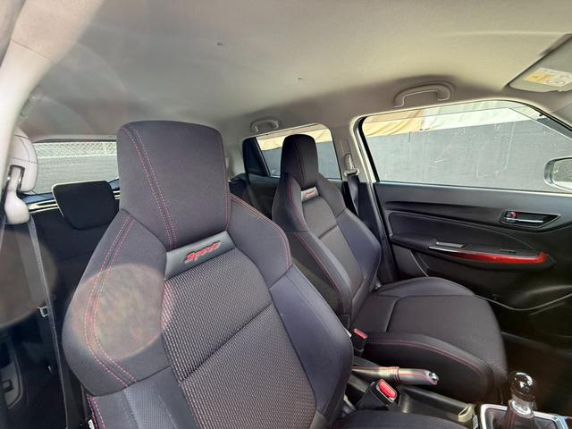 スイフトスポーツ ベースグレード　純正８型ナビＴＶ　全方位モニター　セーフティサポート　ＢＳＭ　運転席シートヒーター　１７ＡＷ　シルバーブレーキキャリパー　ステンレス製ペダル　ＬＥＤランプ　Ｒソナー　革巻きハンドル　パドルシフト　禁煙（30枚目）