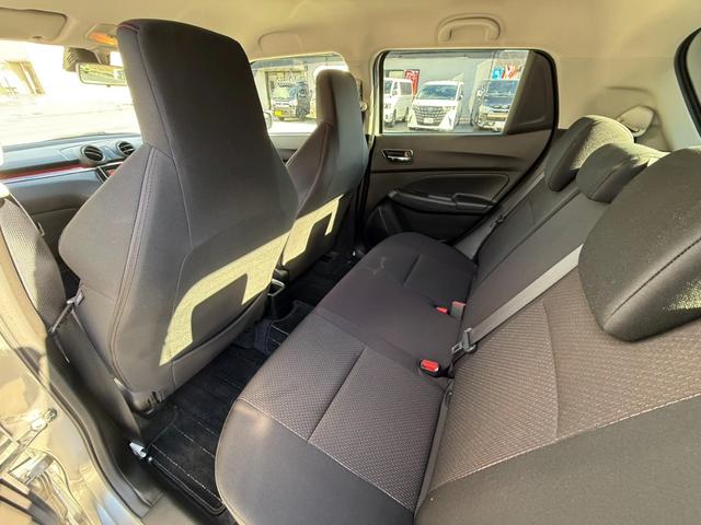 スイフトスポーツ ベースグレード　純正８型ナビＴＶ　全方位モニター　セーフティサポート　ＢＳＭ　運転席シートヒーター　１７ＡＷ　シルバーブレーキキャリパー　ステンレス製ペダル　ＬＥＤランプ　Ｒソナー　革巻きハンドル　パドルシフト　禁煙（32枚目）