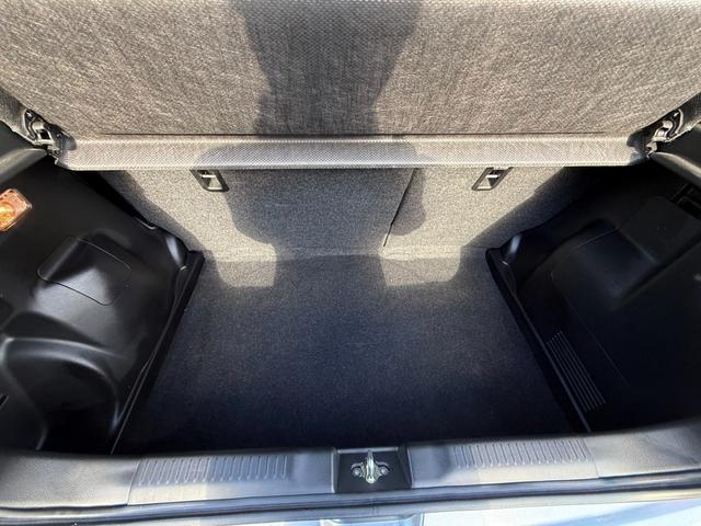 スイフトスポーツ ベースグレード　純正８型ナビＴＶ　全方位モニター　セーフティサポート　ＢＳＭ　運転席シートヒーター　１７ＡＷ　シルバーブレーキキャリパー　ステンレス製ペダル　ＬＥＤランプ　Ｒソナー　革巻きハンドル　パドルシフト　禁煙（38枚目）