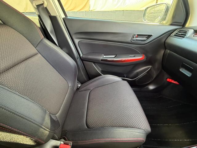 スイフトスポーツ ベースグレード　純正８型ナビＴＶ　全方位モニター　セーフティサポート　ＢＳＭ　運転席シートヒーター　１７ＡＷ　シルバーブレーキキャリパー　ステンレス製ペダル　ＬＥＤランプ　Ｒソナー　革巻きハンドル　パドルシフト　禁煙（47枚目）