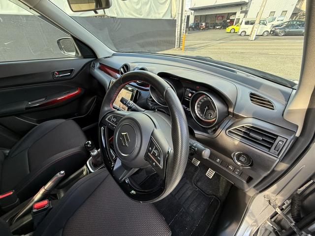 スイフトスポーツ ベースグレード　純正８型ナビＴＶ　全方位モニター　セーフティサポート　ＢＳＭ　運転席シートヒーター　１７ＡＷ　シルバーブレーキキャリパー　ステンレス製ペダル　ＬＥＤランプ　Ｒソナー　革巻きハンドル　パドルシフト　禁煙（48枚目）