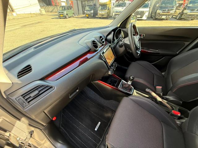 スイフトスポーツ ベースグレード　純正８型ナビＴＶ　全方位モニター　セーフティサポート　ＢＳＭ　運転席シートヒーター　１７ＡＷ　シルバーブレーキキャリパー　ステンレス製ペダル　ＬＥＤランプ　Ｒソナー　革巻きハンドル　パドルシフト　禁煙（49枚目）