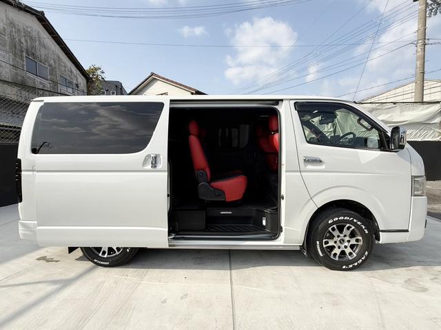 ハイエースバン スーパーGL ダークプライムII マルチロールトランスポーター TRDエアロパーツ TRD15AW TRDマッドラップ モデリスタベッドキット モデリスタ補助バッテリー 11ディスプレイ リアモニター 360度ビュー デジタルミラー(17枚目)