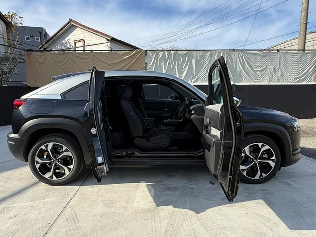 ＭＸ－３０ロータリーＥＶ ナチュラルモノトーン　８．８型ナビＴＶ　３６０度ビュー　ＢＳＭ　Ｂｏｓｅ　シートヒーター　ＨＵＤ　ＥＴＣ　前後ドラレコ　アダプティブＬＥＤランプ　１８ＡＷ　メモリー付パワーシート　ＡＣ１００Ｖ１５００Ｗ　ステアヒーター（12枚目）