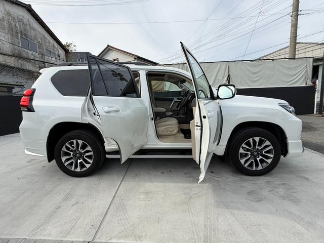 ランドクルーザープラド ＴＸ　Ｌパッケージ　モデリスタエアロＦ／Ｒ　ＤＡ／Ｔコネクトナビキット　ＢＳＭ　ＲＣＴＡ　サンルーフ　ルーフレール　１９ＡＷ　地デジＴＶ　３６０ビュー　ＥＴＣ２．０　ドラレコ　ベージュレザー　快適温熱シート　パワーシート（14枚目）