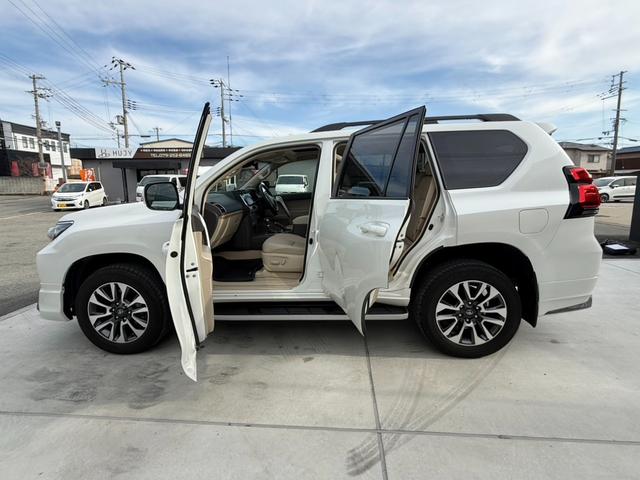 ランドクルーザープラド ＴＸ　Ｌパッケージ　モデリスタエアロＦ／Ｒ　ＤＡ／Ｔコネクトナビキット　ＢＳＭ　ＲＣＴＡ　サンルーフ　ルーフレール　１９ＡＷ　地デジＴＶ　３６０ビュー　ＥＴＣ２．０　ドラレコ　ベージュレザー　快適温熱シート　パワーシート（27枚目）