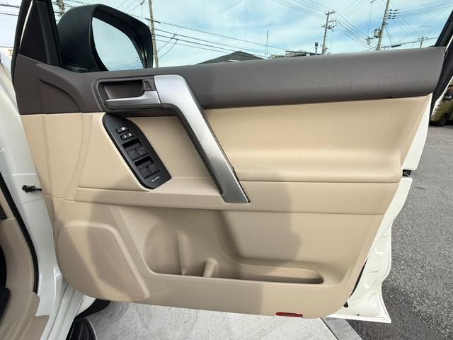 ランドクルーザープラド ＴＸ　Ｌパッケージ　モデリスタエアロＦ／Ｒ　ＤＡ／Ｔコネクトナビキット　ＢＳＭ　ＲＣＴＡ　サンルーフ　ルーフレール　１９ＡＷ　地デジＴＶ　３６０ビュー　ＥＴＣ２．０　ドラレコ　ベージュレザー　快適温熱シート　パワーシート（57枚目）