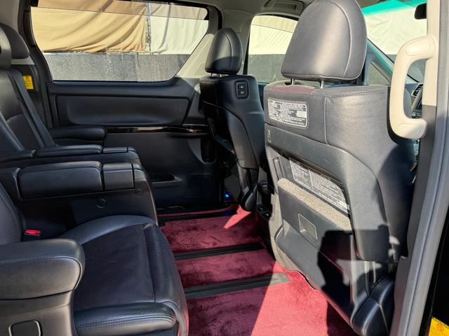 ���Ɏ��ɂ͂�����񎺓��E�O�����ɃN���[�j���O���Ă���܂��B���q�l�Ɋ��Œ�����悤�A�P��P���ԂЂ܂������ו��ɂ܂ł����������Ԃ�S�|���Ă��܂��B