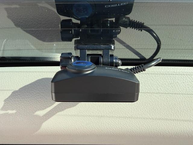 �h���C�u���R�[�_�[�͑O��^�C�v�𑕒����Ă���܂��B