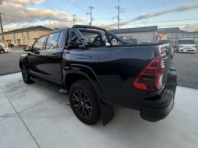 �v���N���b�V���Z�[�t�e�B�����ԁ��^�]�҂̃u���[�L���삪�x�ꂽ���ɁA�O���̒�~�ԗ��ɏՓ˂��邨���ꂪ����ꍇ�A�x�񉹂ƃ��[�^�[�\���Ōx�����A�����I�Ƀu���[�L�������ďՓ˂�����A�܂��͔�Q���y�����܂���