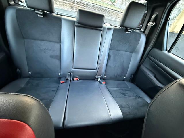 ���Ɏ��ɂ͂�����񎺓��E�O�����ɃN���[�j���O���Ă���܂��B���q�l�Ɋ��Œ�����悤�A�P��P���ԂЂ܂������ו��ɂ܂ł����������Ԃ�S�|���Ă��܂��B