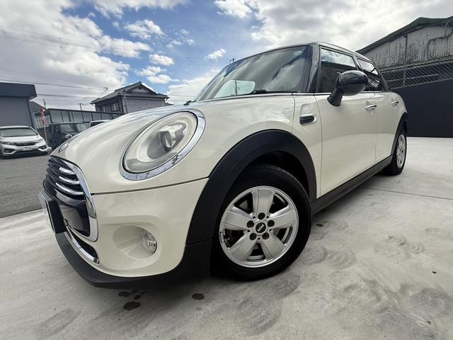 ＭＩＮＩ クーパーＤ　純正ナビ　Ｂカメラ　ペッパーパッケージ　ＥＴＣ　ＬＥＤランプ　ＬＥＤフォグ　１５ＡＷ　ワンオーナー車　禁煙車　アイドリングストップ　スモークガラス　ブラックルーフ　ブラックドアミラー（28枚目）