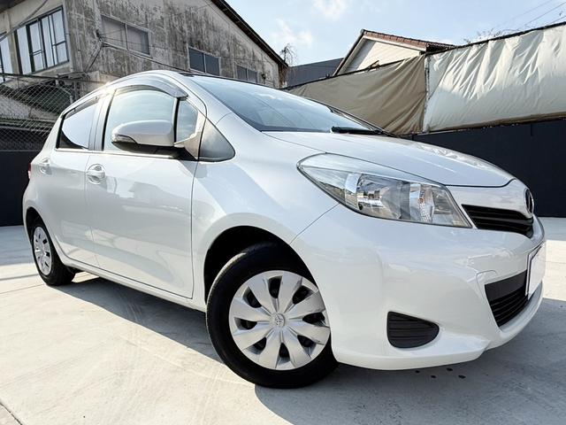 ヴィッツ Ｆ　スマイルエディション　純正ナビ　ＴＶ　ＥＴＣ　スマートエントリースタートシステム　イモビライザー　フロアマット　プライバシーガラス　ドアバイザー　電動格納ミラー　ユーザー下取り車　禁煙車　実走行　３万キロ台（5枚目）