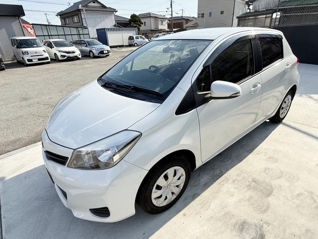 ヴィッツ Ｆ　スマイルエディション　純正ナビ　ＴＶ　ＥＴＣ　スマートエントリースタートシステム　イモビライザー　フロアマット　プライバシーガラス　ドアバイザー　電動格納ミラー　ユーザー下取り車　禁煙車　実走行　３万キロ台（10枚目）