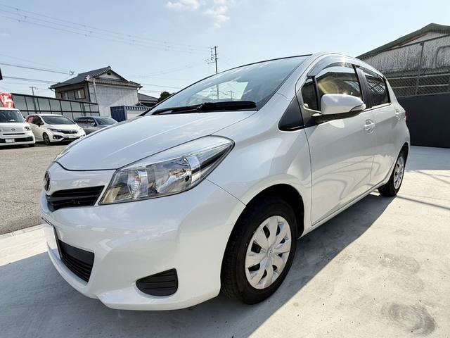 ヴィッツ Ｆ　スマイルエディション　純正ナビ　ＴＶ　ＥＴＣ　スマートエントリースタートシステム　イモビライザー　フロアマット　プライバシーガラス　ドアバイザー　電動格納ミラー　ユーザー下取り車　禁煙車　実走行　３万キロ台（11枚目）