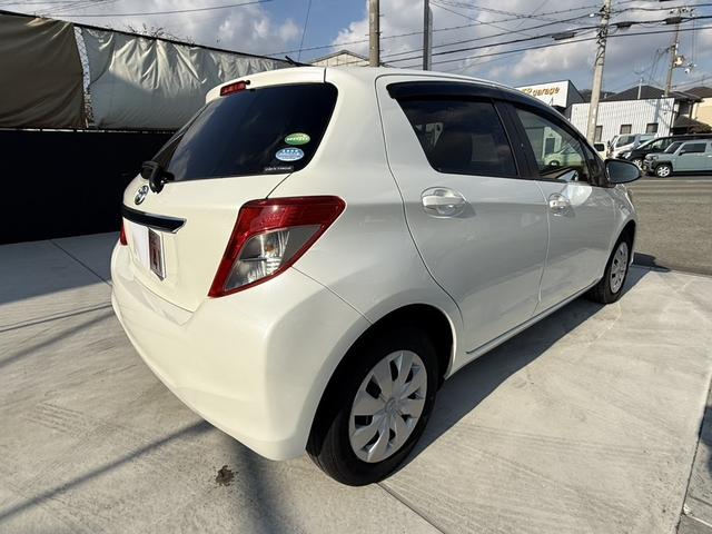 ヴィッツ Ｆ　スマイルエディション　純正ナビ　ＴＶ　ＥＴＣ　スマートエントリースタートシステム　イモビライザー　フロアマット　プライバシーガラス　ドアバイザー　電動格納ミラー　ユーザー下取り車　禁煙車　実走行　３万キロ台（18枚目）