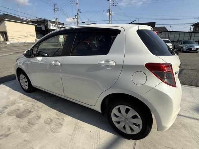 ヴィッツ Ｆ　スマイルエディション　純正ナビ　ＴＶ　ＥＴＣ　スマートエントリースタートシステム　イモビライザー　フロアマット　プライバシーガラス　ドアバイザー　電動格納ミラー　ユーザー下取り車　禁煙車　実走行　３万キロ台（20枚目）