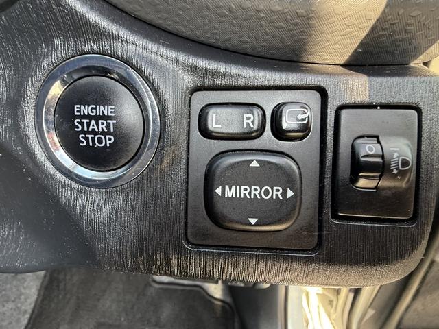 ヴィッツ Ｆ　スマイルエディション　純正ナビ　ＴＶ　ＥＴＣ　スマートエントリースタートシステム　イモビライザー　フロアマット　プライバシーガラス　ドアバイザー　電動格納ミラー　ユーザー下取り車　禁煙車　実走行　３万キロ台（29枚目）