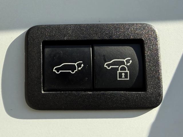 プリウス Ｚ　モデリスタエアロＦＳＲ　モデリスタ１９ＡＷ・サイドガーニッシュ・シグネチャーイルミ　パノラマルーフ　ＥＴＣ２．０　ＢＳＭ　１２．３型ＤＡナビＴＶ　３６０ビュー　パワートランク　シートベンチレーション（30枚目）