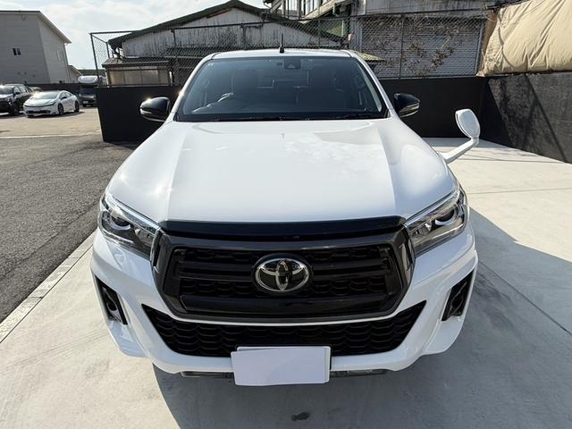 �u�I�[�g���C�g�V�X�e���v���ڎԂł��B���C�g�X�C�b�`���I�[�g�ɍ��킹�Ă������Ƃɂ��A�Ɠx�Z���T�[���Ɠx�����o���A�����Ń��C�g�̓_�����s�����u�ł��B�g���l���̒ʉߓ��ɂ���ϕ֗��ł���