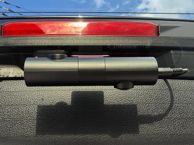 �h���C�u���R�[�_�[�͑O��^�C�v�𑕒����Ă���܂��B