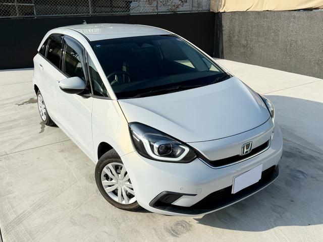 フィット ｅ：ＨＥＶホーム　純正９型プレミアムインターナビＴＶ　Ｂカメラ　ワンオーナー　禁煙　ドラレコ前後　ハーフレザー　革巻きハンドル　ソナー　ホンダセンシング　ＬＥＤランプ　スマートキー　ＵＳＢ端子　シャークフィンアンテナ（4枚目）