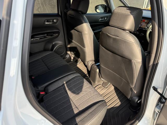 フィット ｅ：ＨＥＶホーム　純正９型プレミアムインターナビＴＶ　Ｂカメラ　ワンオーナー　禁煙　ドラレコ前後　ハーフレザー　革巻きハンドル　ソナー　ホンダセンシング　ＬＥＤランプ　スマートキー　ＵＳＢ端子　シャークフィンアンテナ（32枚目）