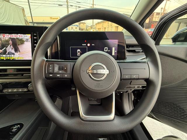 �X�e�A�����O�X�C�b�`�t���ŁA�^�]�������S�Ƀi�r���삪�ł��܂��ˁ�