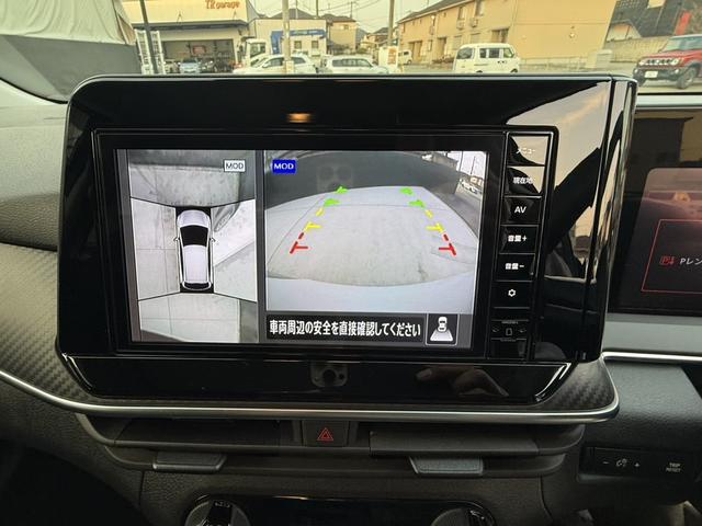 ������̂��Ԃɂ̓A���E���h�r���[���j�^�[�����ڂ��Ă���܂����Ԃ̐^�ォ�猩�Ă���悤�Ƀ��j�^�[��ʂɉf���o����邽�߁A���͂̏󋵂���ڂł킩��A���Ԃ����ȕ��ł����S���Ē��Ԃ��邱�Ƃ��o���܂��ˁ�