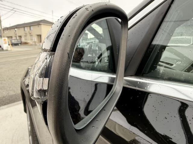 �q�u���C���h�X�|�b�g���j�^�[�r�Z���T�[�ɂ���Ďԗ�����̎��p�𑖂�ԗ������m���h���C�o�[�Ɍx�����Ă����@�\�ł��B�}�ڋ߂��Ă���ԗ��̑��݂��x�����Ă����̂œ��ɍ������H�𑖍s����ۂɕ֗��ȋ@�\�ł���