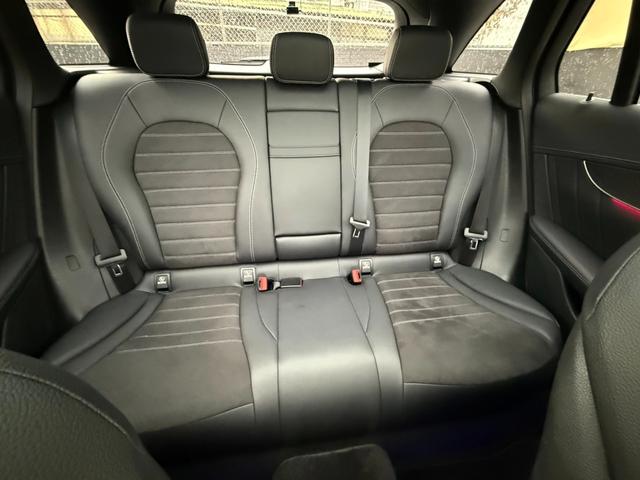 ���Ɏ��ɂ͂�����񎺓��E�O�����ɃN���[�j���O���Ă���܂��B���q�l�Ɋ��Œ�����悤�A�P��P���ԂЂ܂������ו��ɂ܂ł����������Ԃ�S�|���Ă��܂��B