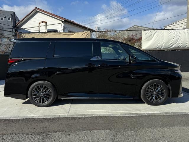 �J���[�w�b�h�A�b�v�f�B�X�v���C�����ԁ����[�^�[�ɕ\�������X�s�[�h�A�G���W����]���Ȃǂ��\������A���Ȃ����_�ړ��ŉ^�]�ɕK�v�ȏ�񂪓�����̂ŁA���S���̌���A��J�̌y���ɂȂ���܂�