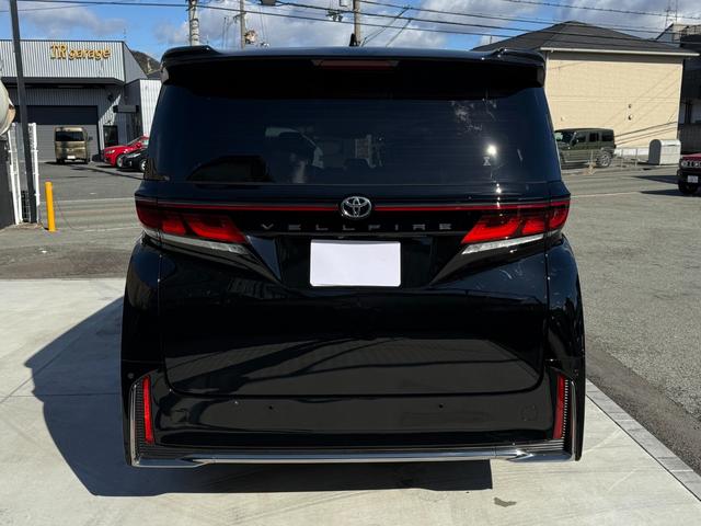 ������̂��Ԃɂ̓p�m���~�b�N�r���[���j�^�[�����ڂ��Ă���܂����Ԃ̐^�ォ�猩�Ă���悤�Ƀ��j�^�[��ʂɉf���o����邽�߁A���͂̏󋵂���ڂł킩��A���Ԃ����ȕ��ł����S���Ē��Ԃ��邱�Ƃ��o���܂��ˁ�