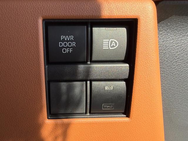 �q�I�[�g�n�C�r�[���r���[�r�[���ƃn�C�r�[�����I�[�g�Őؑւ��Ă���܂��I���邢�ꏊ��Ό��Ԃ̃w�b�h���C�g���Z���T�[�����m���ؑւ����s���Ă����̂ŁA�^���Âȓ��H��X���̏��Ȃ��ꏊ�ŏd�󂵂܂���