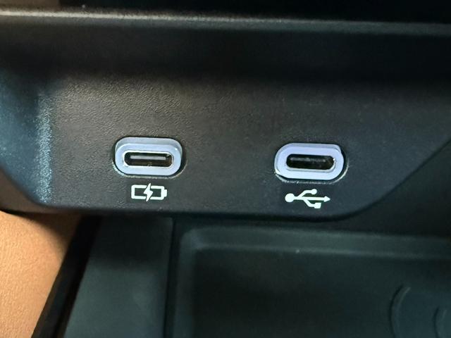 �t�r�a�[�q�����Ă���̂ŃX�}�[�g�t�H���Ȃǂ̏[�d���ł��܂��B